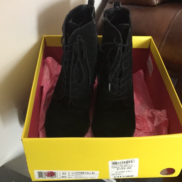 Kenneth Cole Black Bootie Suede Size 8.5 - Picture 6 of 6